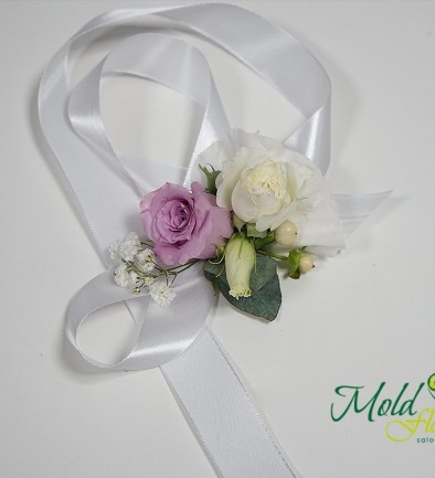Браслет из белой эустомы и фиолетовой розы Фото 394x433